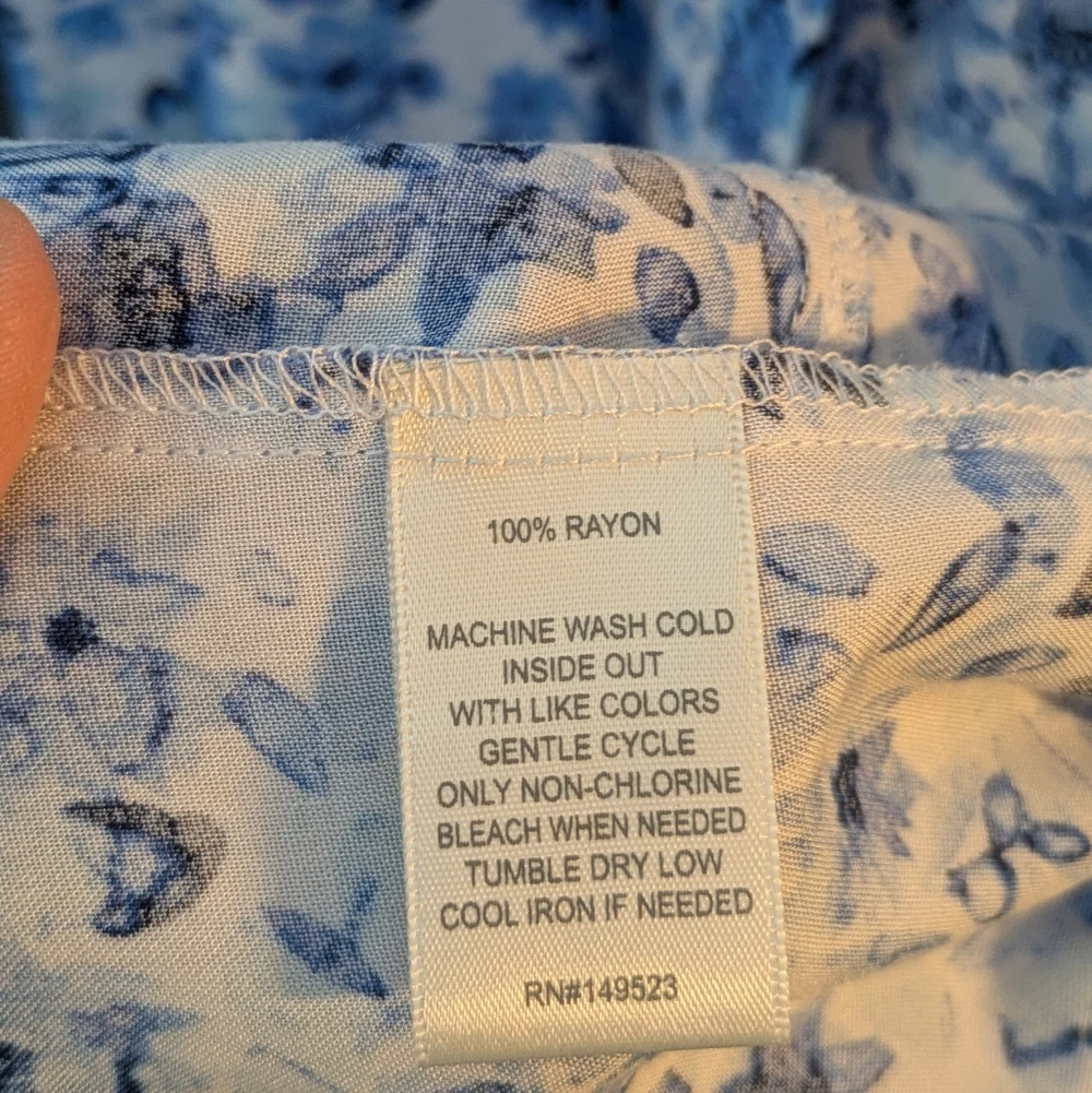 Floral Blue and White Button-Up Blouse - Picture 4 of 7